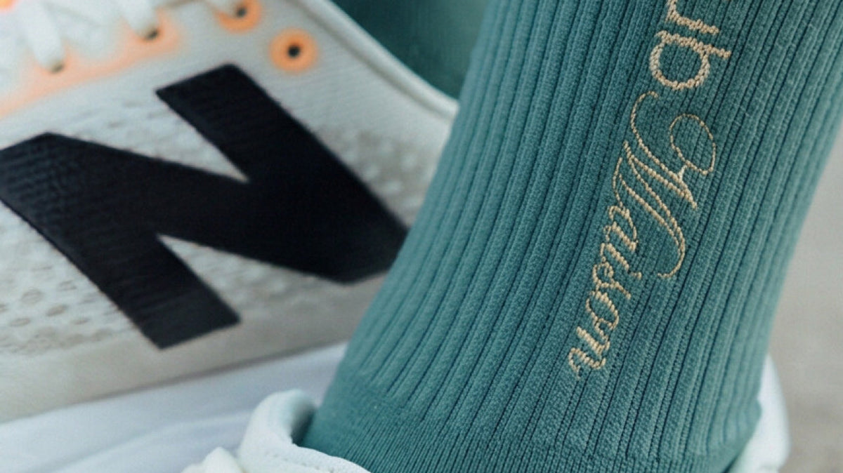 Socken in CI-Farben 2026: Corporate Design & Pantone auf gestrickten Firmensocken